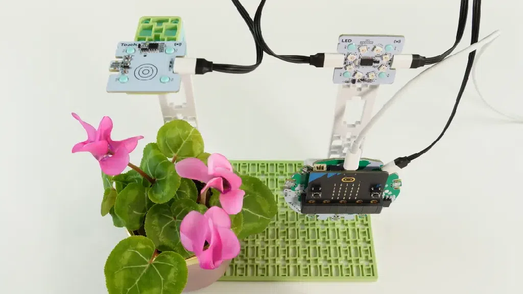 GIF showing a demonstration of the Pollinator Counter project from the micro:bit Climate Action Kit