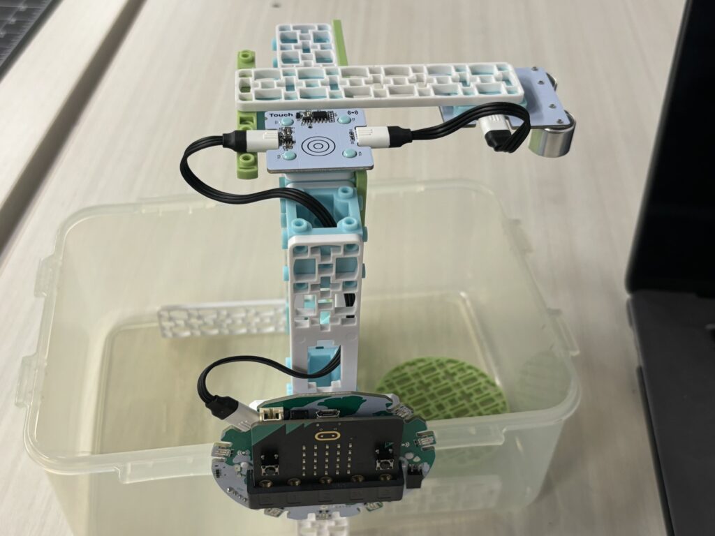 Sea level rise model in a container connected to a laptop.