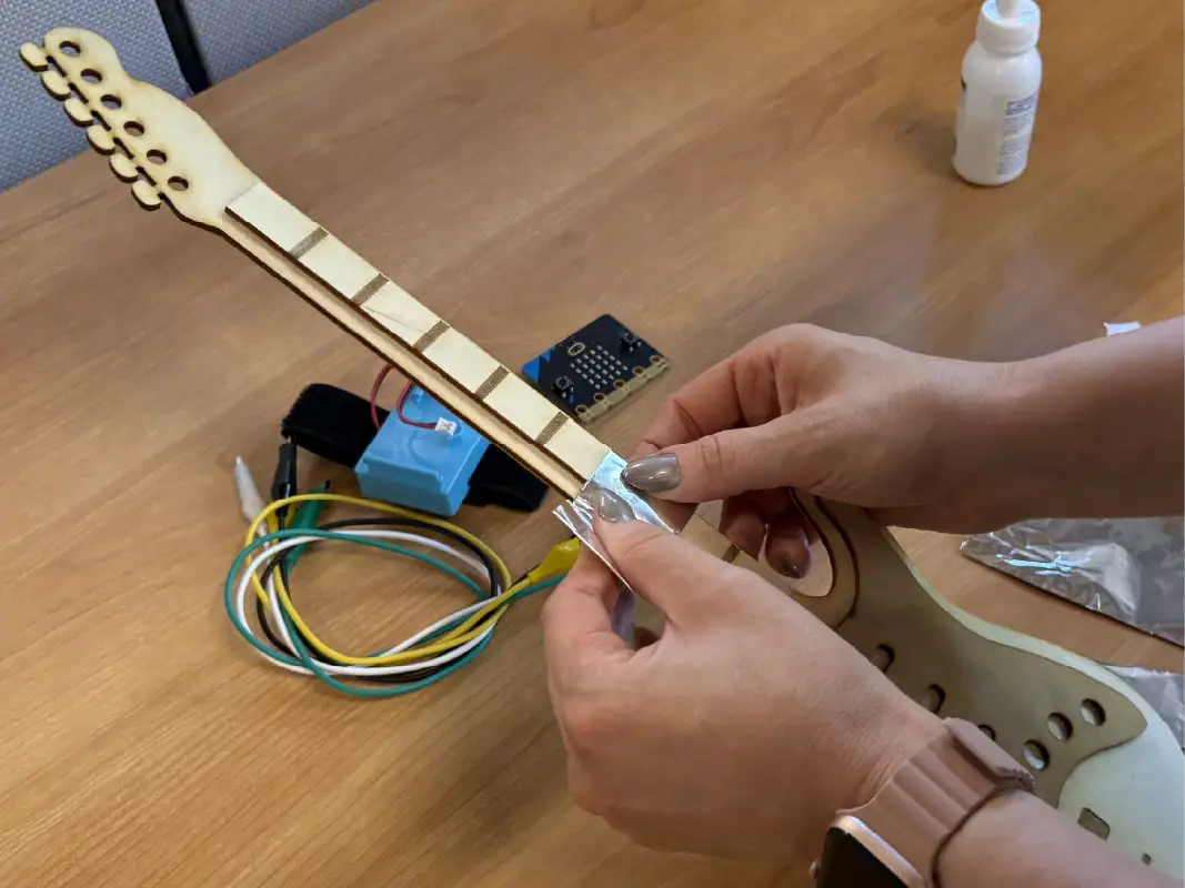 micro:bit guitar step 5 of 10