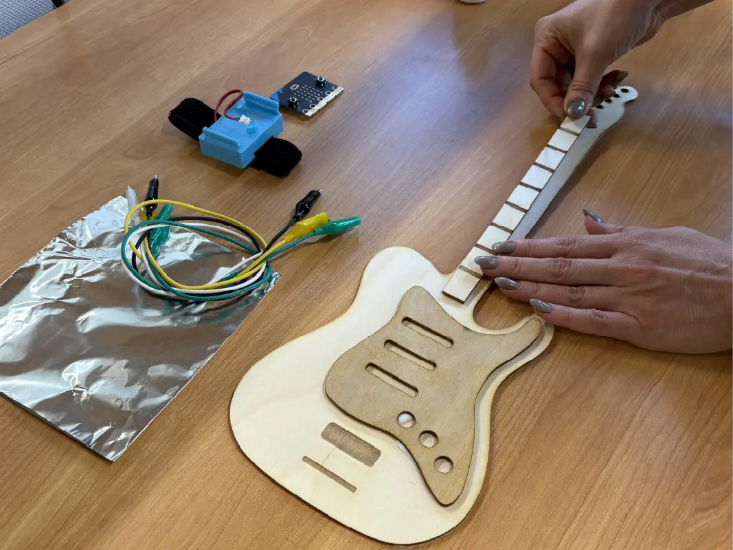 micro:bit guitar step 3 of 10