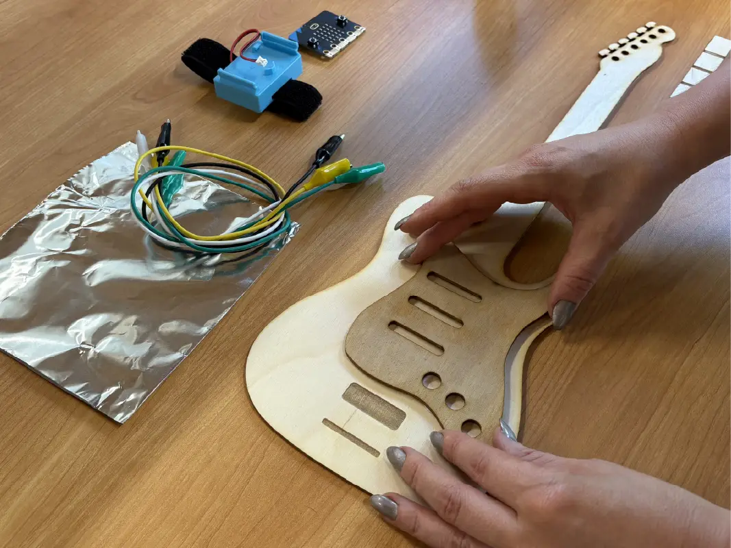 micro:bit guitar step 2 of 10